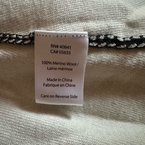 Icelandic Design Full Zip Sweater - Picture 3 of 4